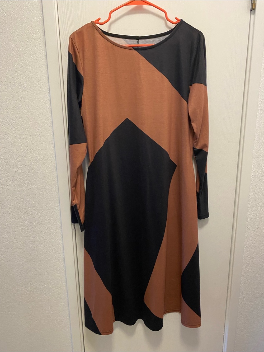 Long Sleeve Geometric Midi Dress in Brown and Black